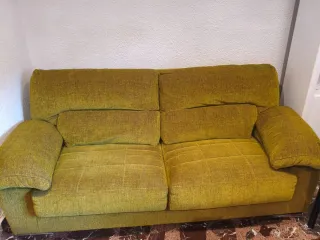 Sofá para recoger. No se hacen envíos.