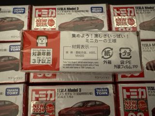 Tomika Tesla Model 3 red edition Takara Tomy