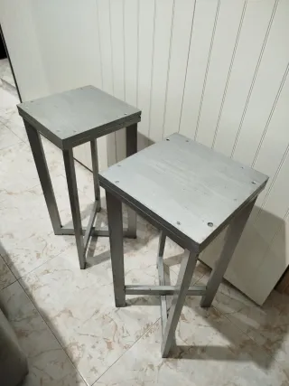 Taburete alto gris metálico