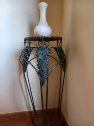 Portavasi vintage in metallo, bronzo e vimini