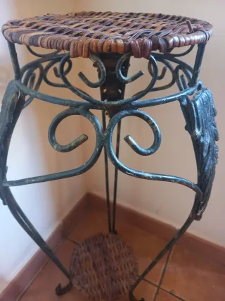 Portavasi vintage in metallo, bronzo e vimini