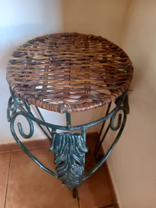 Portavasi vintage in metallo, bronzo e vimini