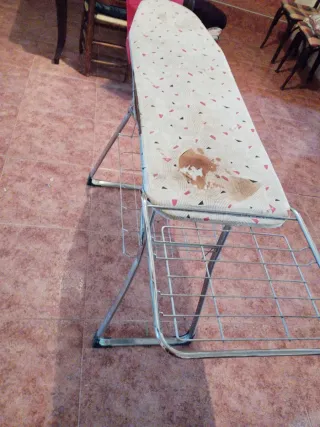 Tabla de planchar con tendedero