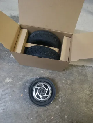 Neumáticos patinete Xiaomi y llanta trasera