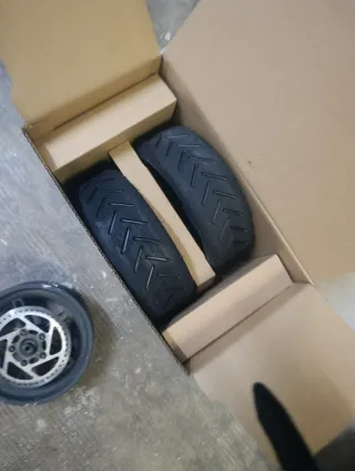 Neumáticos patinete Xiaomi y llanta trasera