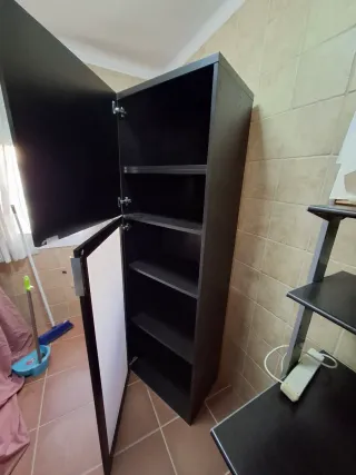 Mueble alto negro y gris