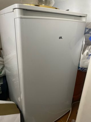 Congelador bajo encimera OK.