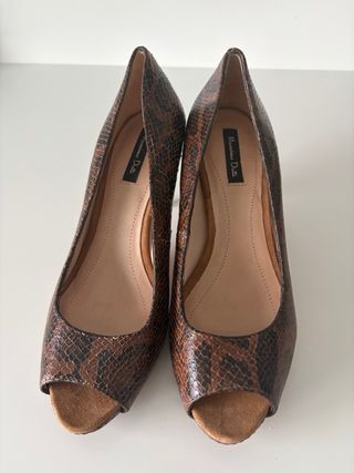 Zapatos de tacón peep toe estampado serpiente