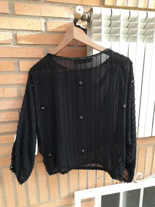 Blusa fiesta negra con pedrería