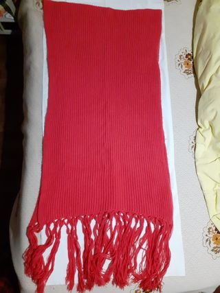 Sciarpa lunga in maglia rossa con frange