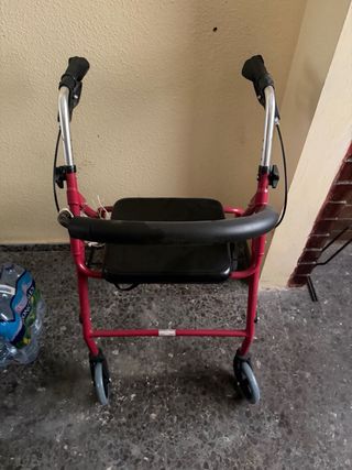 Andador 4 ruedas con asiento y frenos