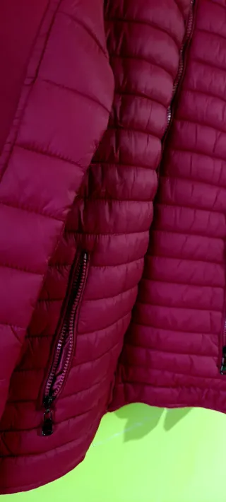 Cazadora plumífero granate acolchada