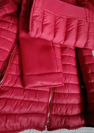 Cazadora plumífero granate acolchada