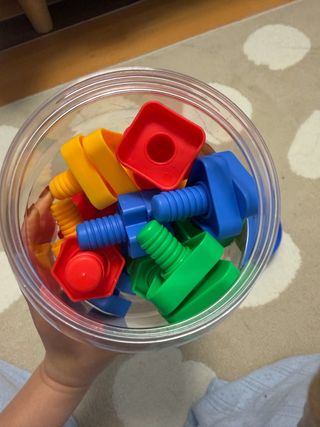 Juego de tornillos y tuercas de colores