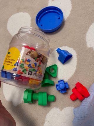 Juego de tornillos y tuercas de colores