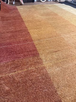 Alfombra salón beige y naranja