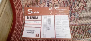 Alfombra clásica beige y roja