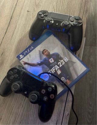 PS4 (PlayStation 4) con 2 mandos