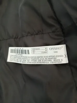 Chubasquero gris sin estrenar y botas de agua