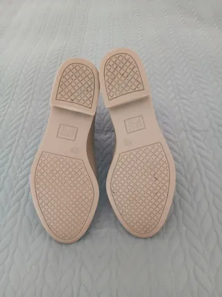 Chubasquero gris sin estrenar y botas de agua