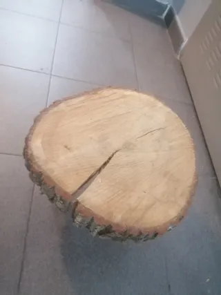 Mesa auxiliar de madera rústica