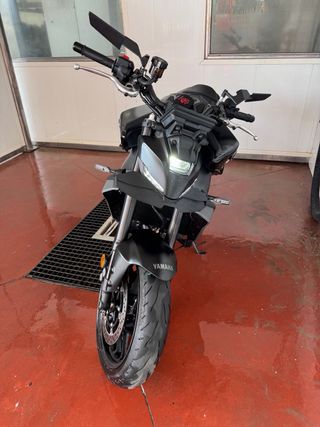 YAMAHA MT-09 2025 Negra (NEGOCIABLE) 3800km