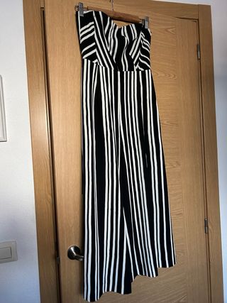 Mono de rayas blanco y negro