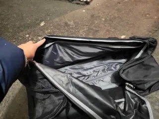 Mochila de viaje negra