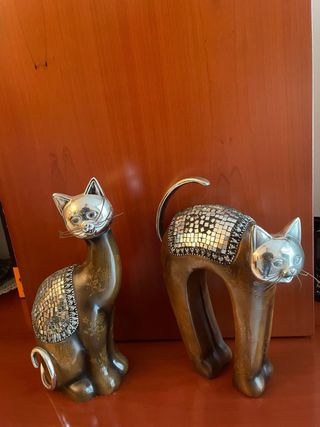 Figuras Gatos Modernos Metal Dorado y Plateado