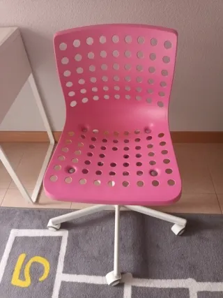 Silla ,las ruedas no giran,se ve ranita en la foto