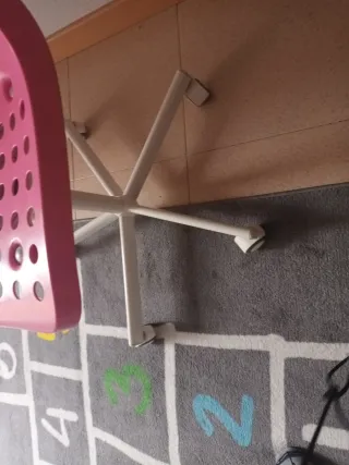 Silla ,las ruedas no giran,se ve ranita en la foto