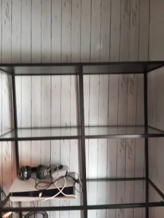 Scaffale in ferro nero e vetro