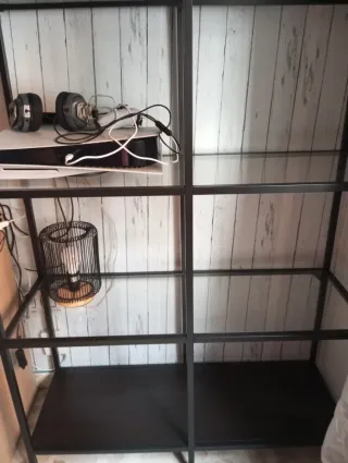 Scaffale in ferro nero e vetro