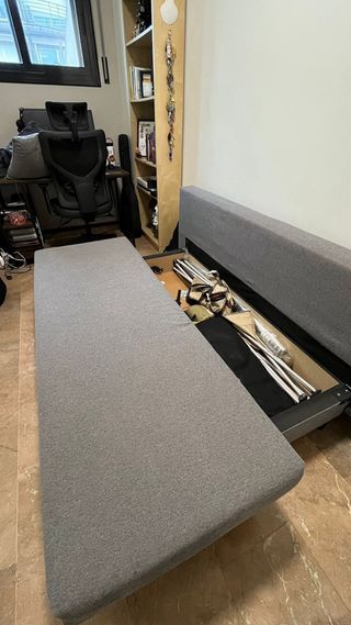 Sofá cama gris de tela