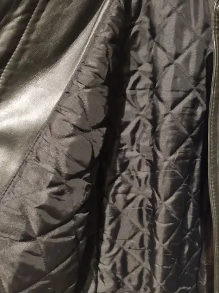 Cazadora de piel negra