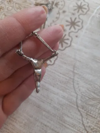 Collar Cristo Dalí con cadena clavos