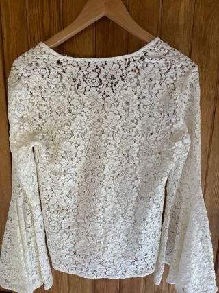 Blusa Zara encaje blanca manga acampanada