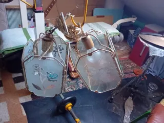 Lámparas de cristal y metal doradas