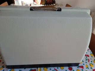 Máquina de coser Singer antigua con motor