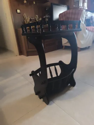 Revistero de madera con cajón