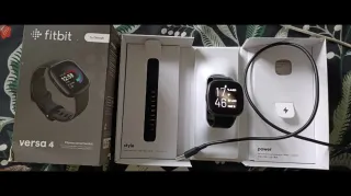 Fitbit Versa 4 Smartwatch Nero