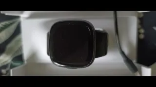 Fitbit Versa 4 Smartwatch Nero