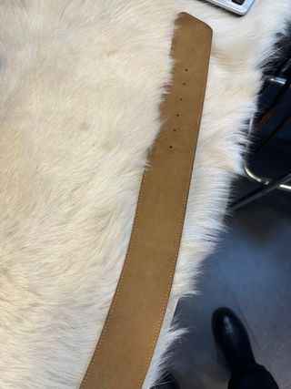 Cintura in cuoio con decorazioni oro