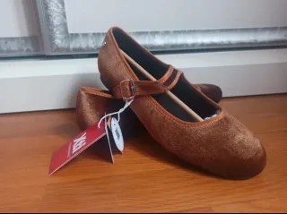 2 pares Merceditas XTI camel y burdeos