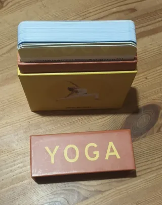 Yoga: Un juego de 50 cartas de Glenda Twinin
