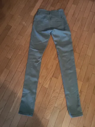 Pantalón pitillo verde chica estrechos