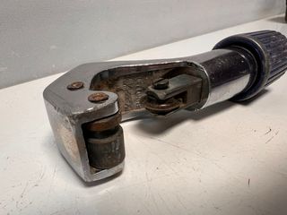 Cortatubos para fontanería