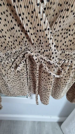 Blusa Stradivarius lunares beige y negro Talla S