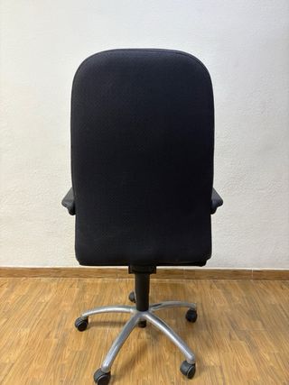Sillón de oficina respaldo alto, giratorio