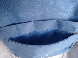 Mochila azul grande.